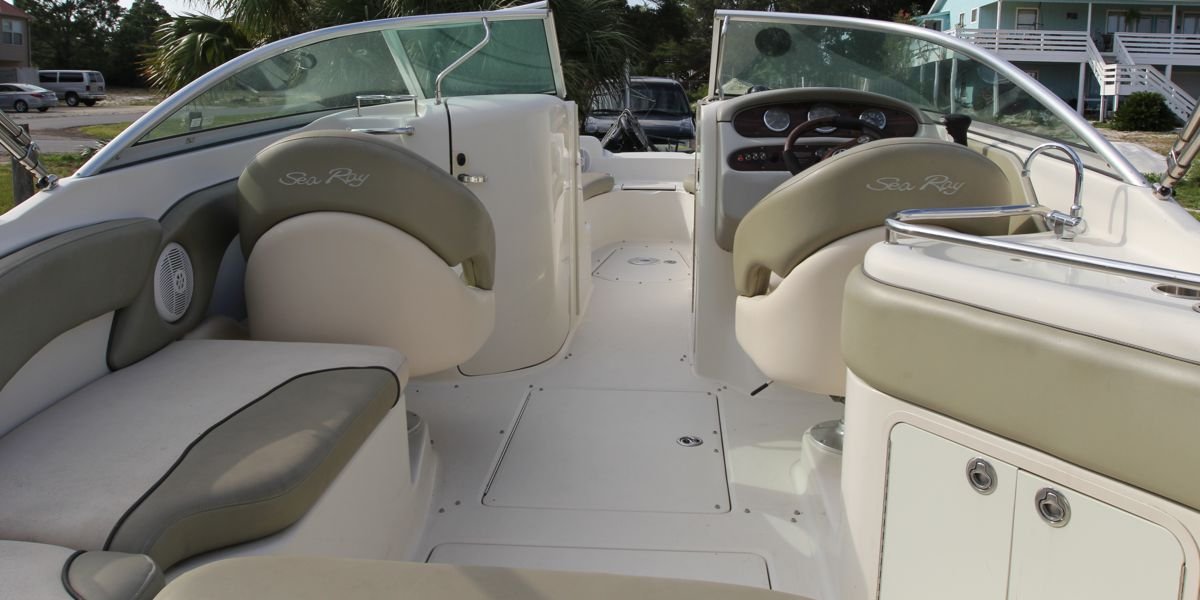 2005 Sea Ray Sundeck 240 in Pensacola, FL